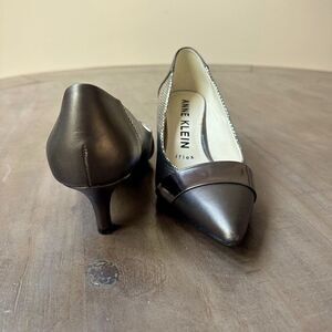 Ann Klein Fin, I flex slip on pumps.